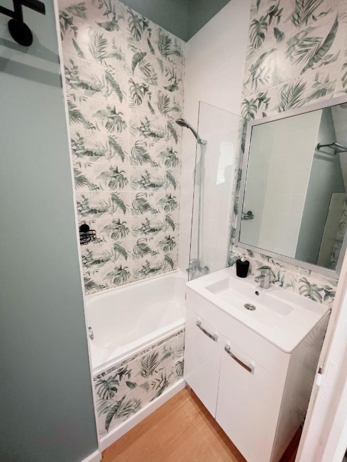 Appartement T2 Quartier Calme / Parking Gratuit Saint-Julien-les-Villas Esterno foto